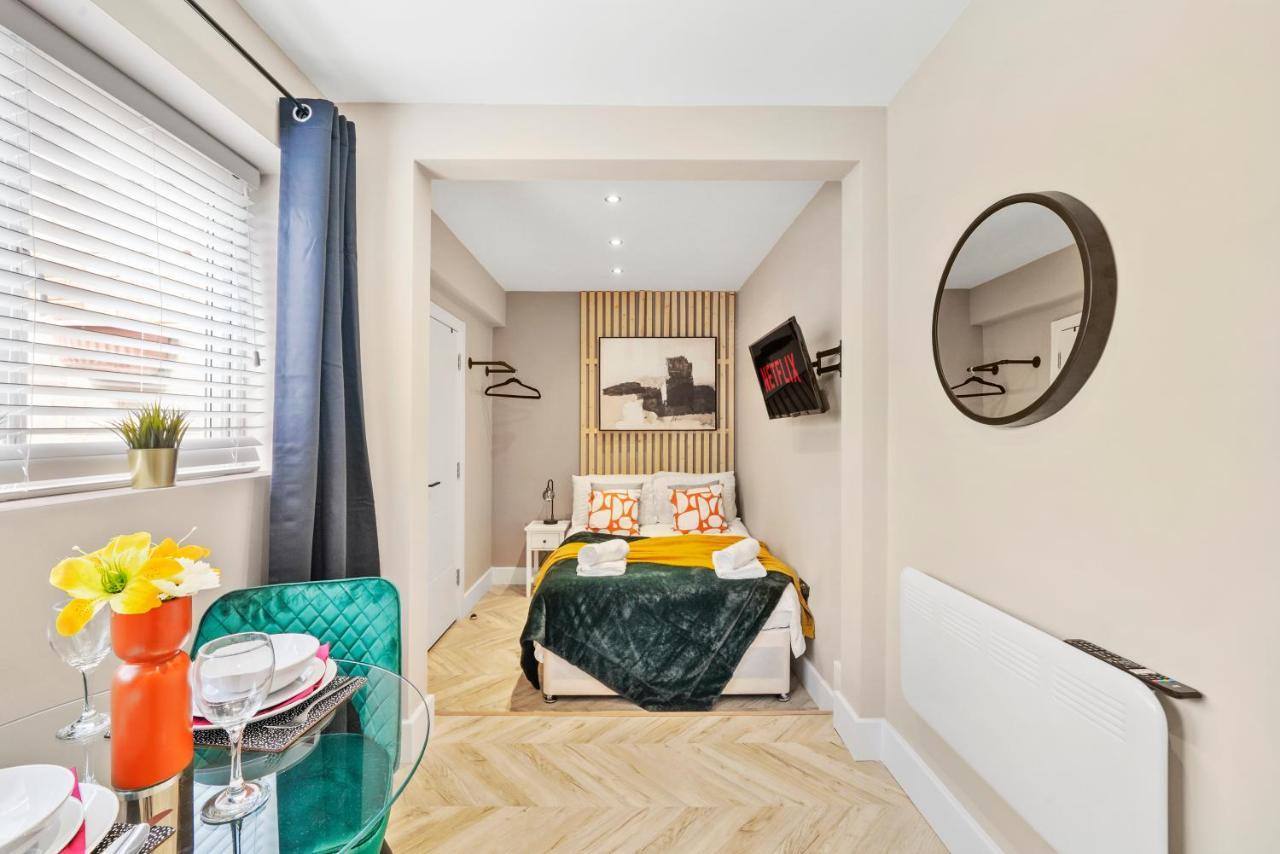 Apartment Stunning Heathrow - Parking - Garden *