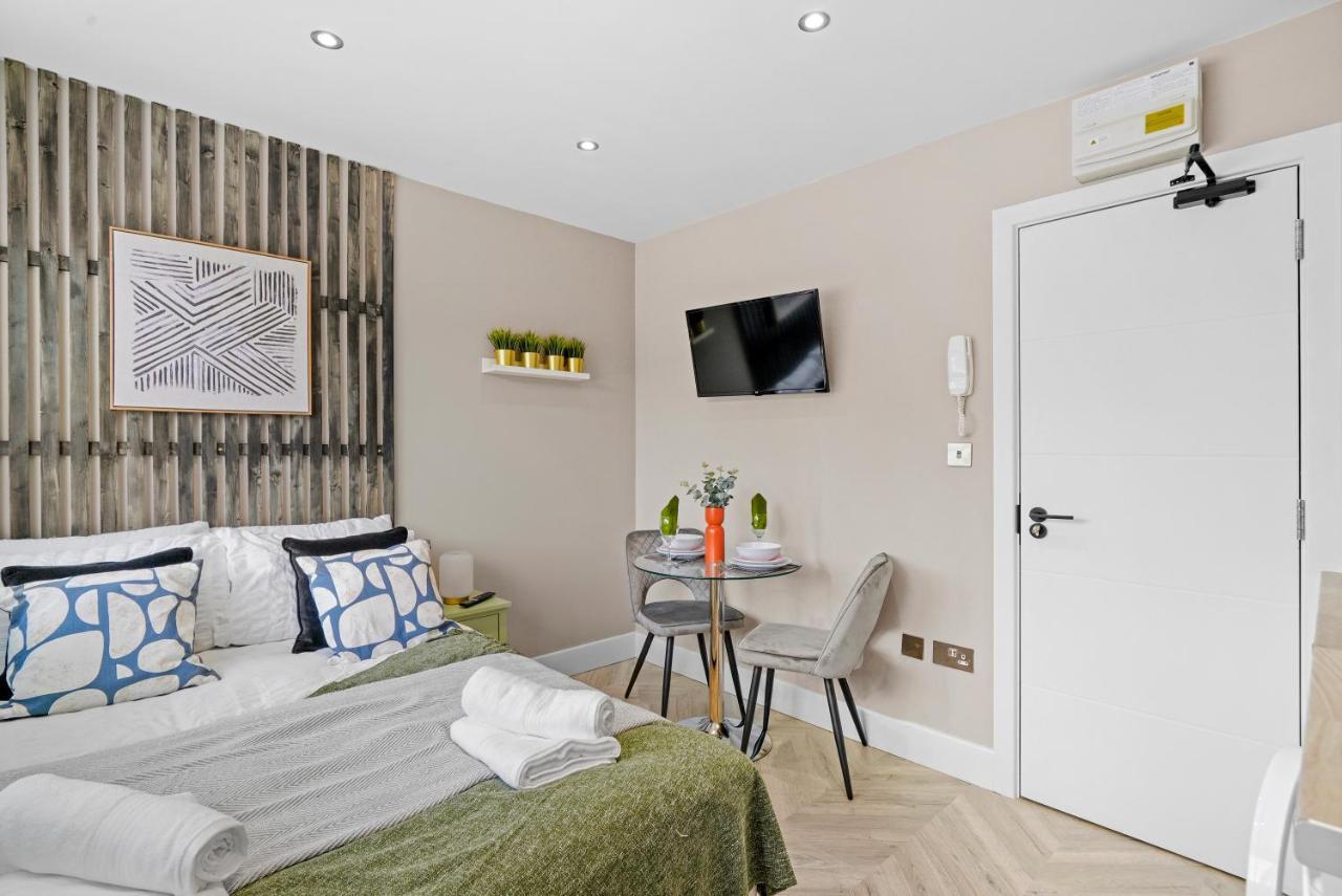 Apartment Stunning Heathrow - Parking - Garden London